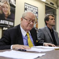 1/9. Municipales : Jean-Marie Le Pen lance la campagne frontiste. © Michel Stoupak. Jeu 07.11.2013, 16h48m24.