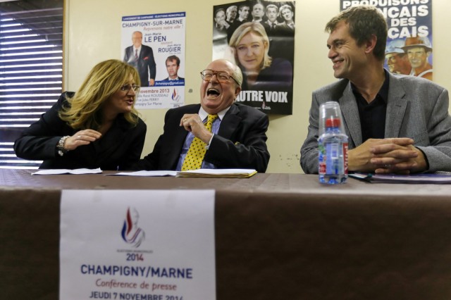 2/9. Municipales : Jean-Marie Le Pen lance la campagne frontiste. © Michel Stoupak. Jeu 07.11.2013, 16h46m41.