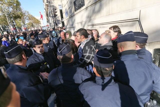 6/9. 11-Novembre. Des opposants à l’extrême droite manifestent. © Michel Stoupak. Lun 11.11.2013, 10h39m41.