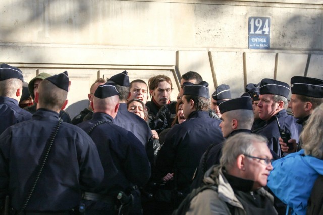 8/9. 11-Novembre. Des opposants à l’extrême droite manifestent. © Michel Stoupak. Lun 11.11.2013, 10h44m37.