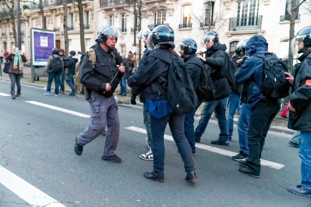 02.02.2014. 1.500 policiers mobilisés pour encadrer la Manif pour tous