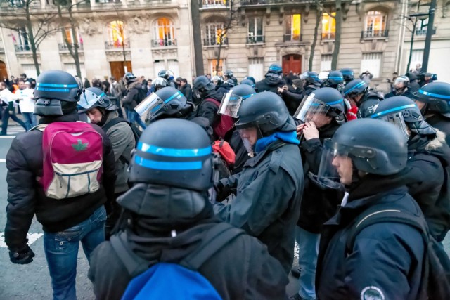02.02.2014. 1.500 policiers mobilisés pour encadrer la Manif pour tous