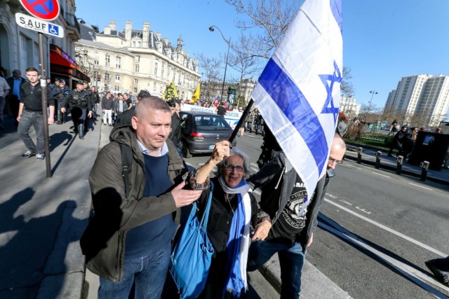 09.03.2014. Paris : manifestation contre l’immigration et l’islamisation