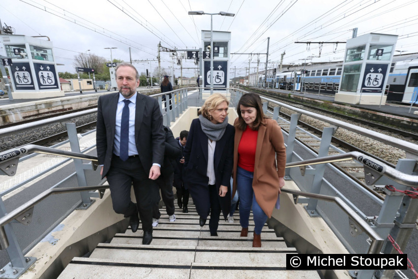 1/8. Valérie Pecresse (C) visite la ligne du RER C. © Michel Stoupak. Mar 26.03.2024, 12h03m10.