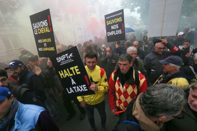 07.11.2024. Contre un projet de taxation des paris hippiques, la filière manifeste à Paris