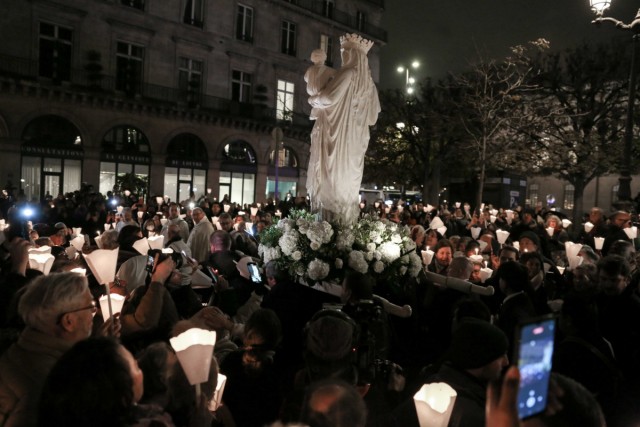 15.11.2024. Notre-Dame : des milliers de Parisiens ont raccompagné la « Vierge du Pilier »