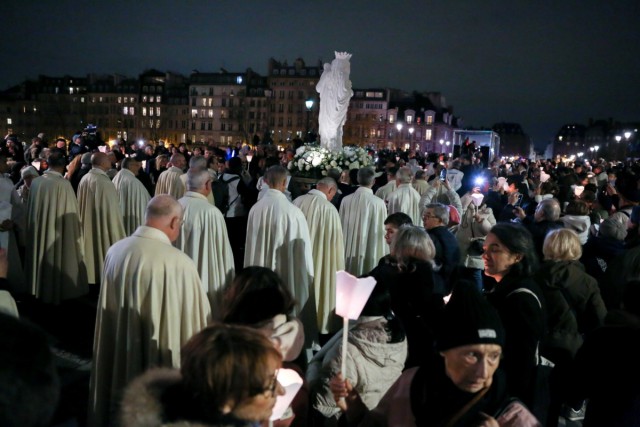 15.11.2024. Notre-Dame : des milliers de Parisiens ont raccompagné la « Vierge du Pilier »