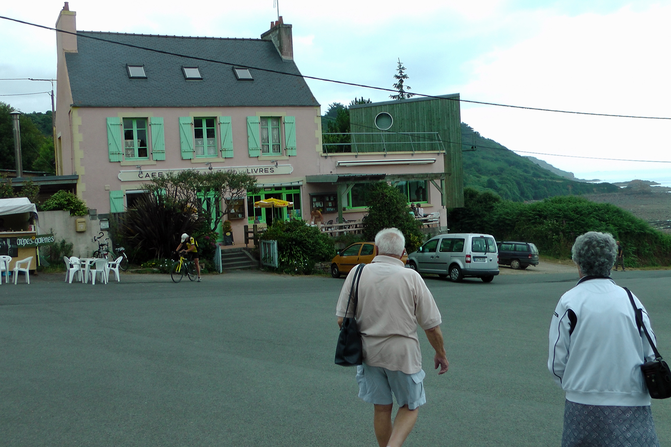 1/8. Poul-Rodou. Devant le café-librairie Kaplan. Mer 24/07/2013 - 15 h 33. 1/8. Poul-Rodou. Devant le café-librairie Kaplan. Mer 24/07/2013 - 15 h 33.