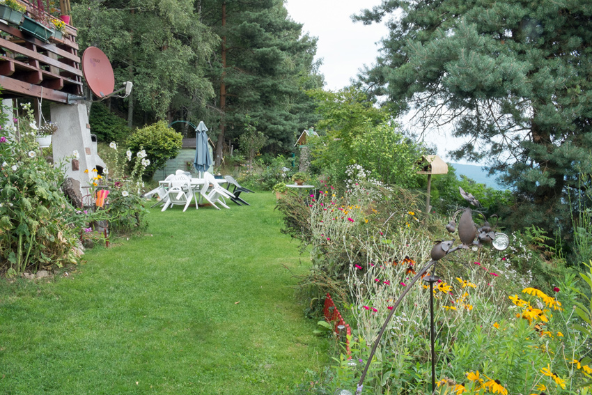 10/18. Le jardin de Crik et sa table. Dim 10.08.2014, 16:14. 10/18. Le jardin de Crik et sa table. Dim 10.08.2014, 16:14.