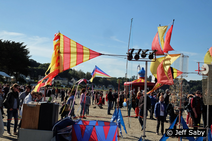 4/18. Cerf-volant au repos. © Photo J.-F. Saby. Plage de Saint-Efflam. Dim 02.10.2016, 16:04. 4/18. Cerf-volant au repos. © Photo J.-F. Saby. Plage de Saint-Efflam. Dim 02.10.2016, 16:04.