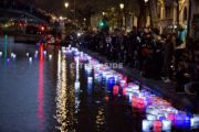 1/12. Les Parisiens rendent hommage