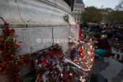 4/12. Les Parisiens rendent hommage