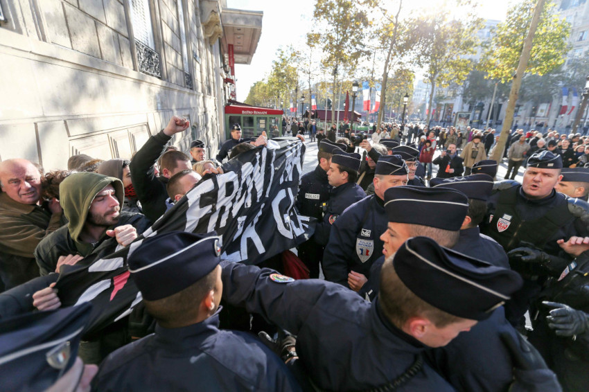 1/9. 11-Novembre. Des opposants à l’extrême droite manifestent. © Michel Stoupak. Lun 11.11.2013, 10h38m31. 1/9. 11-Novembre. Des opposants à l’extrême droite manifestent. © Michel Stoupak. Lun 11.11.2013, 10h38m31.