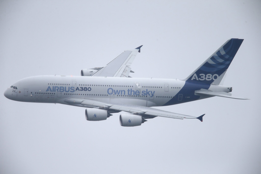 1/9. L’Airbus A380 en démonstration au salon du Bourget. © Michel Stoupak. Sam 22.06.2013, 14h05m32. 1/9. L’Airbus A380 en démonstration au salon du Bourget. © Michel Stoupak. Sam 22.06.2013, 14h05m32.