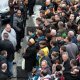 2/6. 12h02m22. Sam 22.02.2014. Francois Hollande quitte le Salon de l’agriculture. © Michel Stoupak.