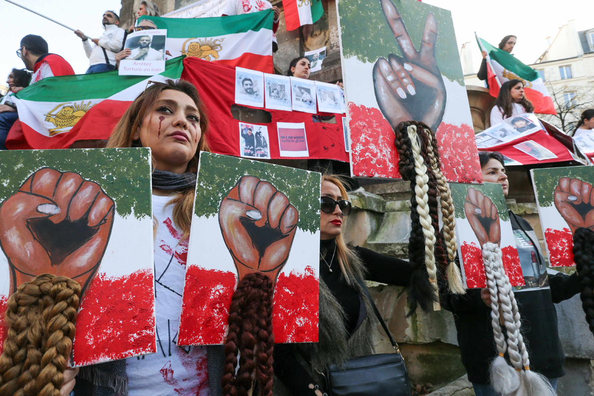 1/9. Manifestation en l'honneur de Jina Mahsa Amini et des autres manifestants tués en Iran. © Michel Stoupak. Dim 13.11.2022, 17h10m32. 1/9. Manifestation en l'honneur de Jina Mahsa Amini et des autres manifestants tués en Iran. © Michel Stoupak. Dim 13.11.2022, 17h10m32.