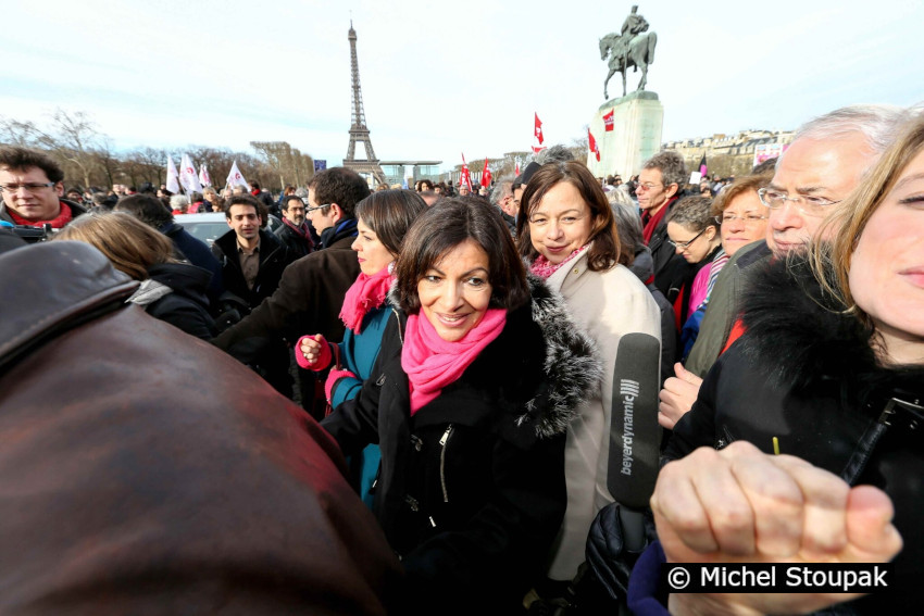 1/5. 14h09m43. Sam 01.02.2014. Paris : Anne Hidalgo avec les manifestants pro-IVG. © Michel Stoupak. 1/5. 14h09m43. Sam 01.02.2014. Paris : Anne Hidalgo avec les manifestants pro-IVG. © Michel Stoupak.