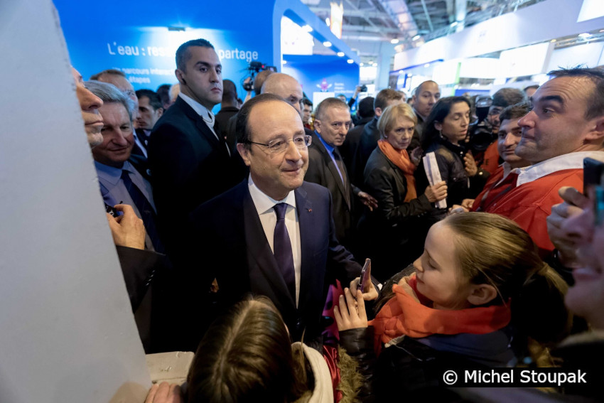1/12. 10h23m14. Sam 22.02.2014. François Hollande bien accueilli au Salon de l’agriculture. © Michel Stoupak. 1/12. 10h23m14. Sam 22.02.2014. François Hollande bien accueilli au Salon de l’agriculture. © Michel Stoupak.